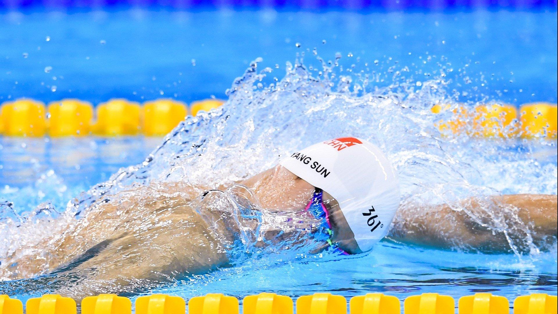 场上洪水猛兽，场下独自美丽