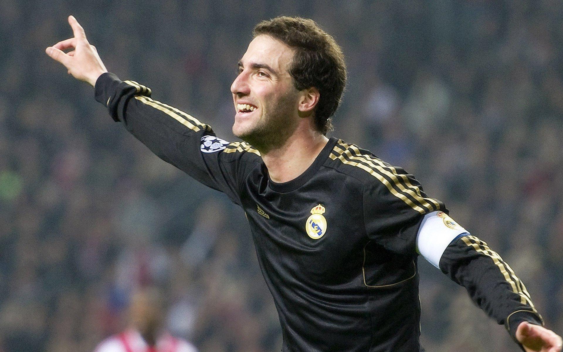 那不勒斯惊魂夜，终场前横梁救主，死里逃生保住关键一分